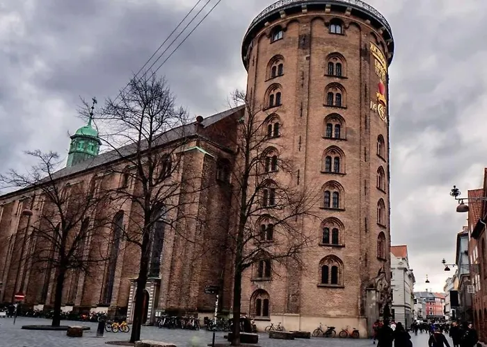 Family-friendly For 10 In Prime Location *
