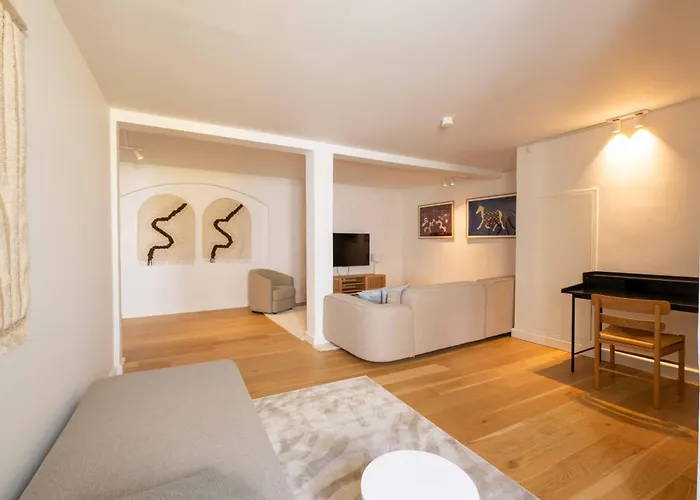 Family-friendly For 10 In Prime Location