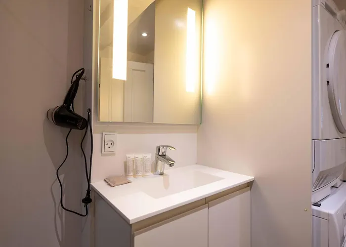 Family-friendly For 10 In Prime Location *