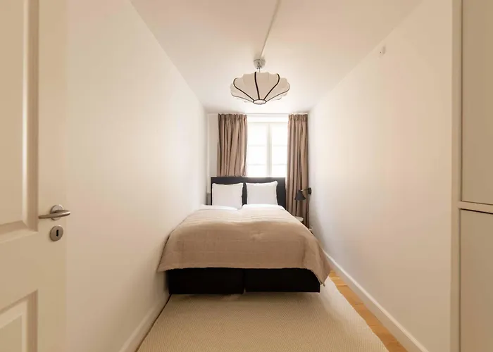 Family-friendly For 10 In Prime Location *