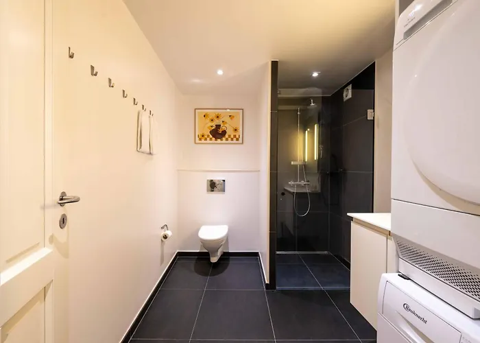 Family-friendly For 10 In Prime Location *