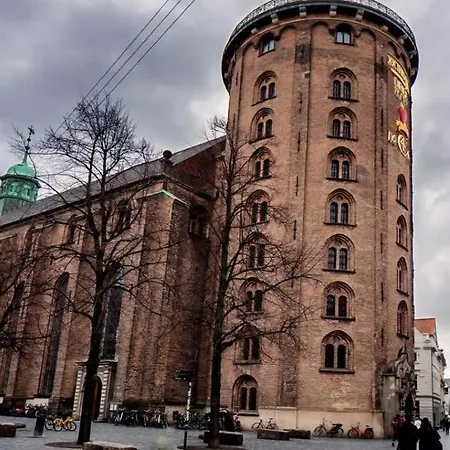 Family-friendly For 10 In Prime Location *