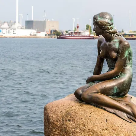 Family-friendly For 10 In Prime Location *