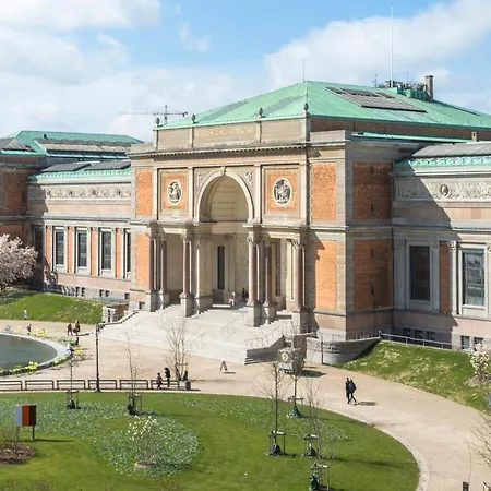 Family-friendly For 10 In Prime Location Apartment Kopenhagen