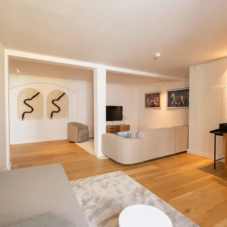Family-friendly For 10 In Prime Location