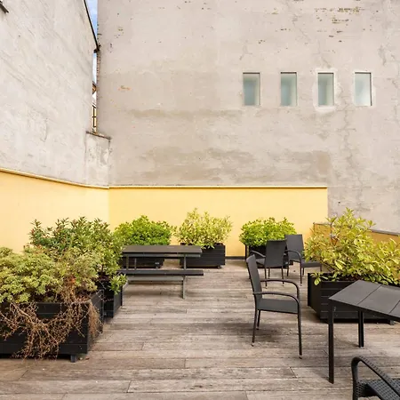 Family-friendly For 10 In Prime Location Apartment