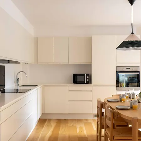 Family-friendly For 10 In Prime Location アパート *