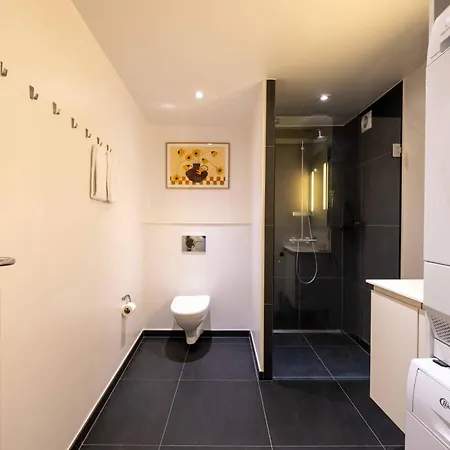 Family-friendly For 10 In Prime Location *